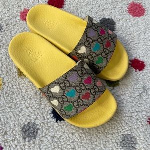 Gucci girls GG hearts slide